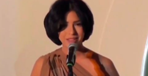 "No soy nadie para dar consejos"; esto dijo Ángela Aguilar al recibir premio "Mujer del año" [Video]