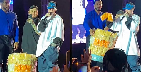 Santa Fe Klan compra todas las papitas de vendedor durante concierto [Video]
