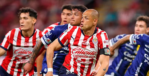 Sancionan a Javier Hernández por hablar mal del arbitraje previo al partido contra el Atlas