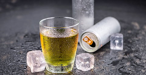Por esta razón no debes mezclar bebidas energizantes con alcohol, advierte SSM