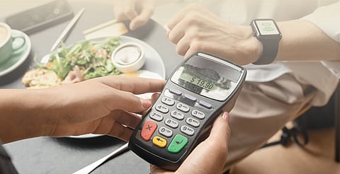 🍽️ ¿Te exigen propina? Ningún negocio puede obligarte a pagarla; así puedes denunciar
