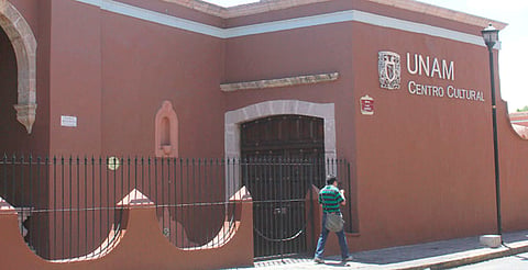 Se ofrecen talleres de pintura, literatura, canto, artes escénicas, cine, fotografía, artes visuales, cultura popular, arte y juego, expresión oral, multidisciplina, entre otras