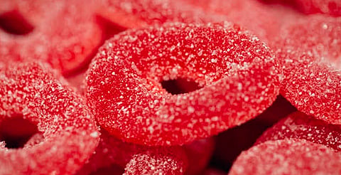 ¿Qué es el colorante rojo 3 que fue prohibido y que alimentos lo contiene? 