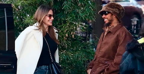 ¿Y Shakira? Captan a Lewis Hamilton saliendo con Sofía Vergara de un restaurante en New York