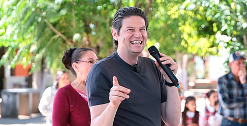 Gobierno de Alfonso Martínez construirá cancha de fútbol en escuela primaria