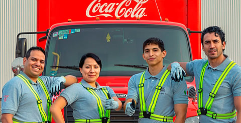 Coca Cola ofrece trabajo con sueldo de 19 mil pesos y modalidad híbrida; aquí los detalles 