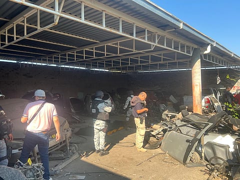 En Michoacán durante cateo interinstitucional aseguran 10 vehículos con reporte de robo 