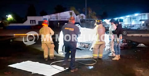Hombre muere calcinado tras volcadura e incendio de auto en el libramiento de Morelia
