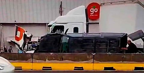 Revelan VIDEO del choque entre tráiler y camioneta a la altura de Xangari