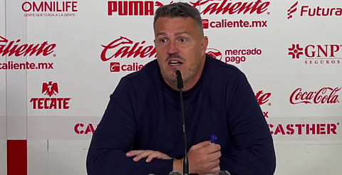 Óscar García, auxiliar técnico de Chivas, permanece bajo observación médica