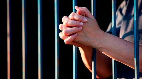 Detienen a mujer acusada de atacar con machete a perrito en Zitácuaro, Michoacán