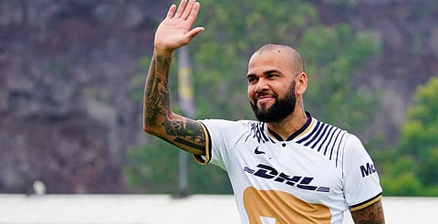 ¡Revés para Dani Alves! Deberá pagar a Pumas más de lo ordenado por FIFA