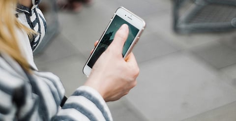 Diputadas presentan iniciativa para regular el uso de celulares en escuelas de México