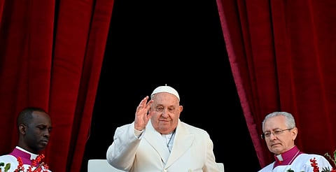 Papa Francisco muestra mejoría, pero su estado sigue siendo delicado