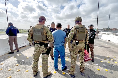 ICE deporta a mexicano prófugo buscado por secuestro y crimen organizado 