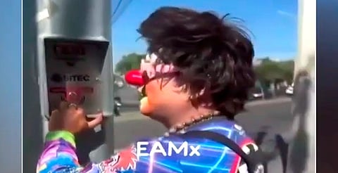 ¿Broma o delito? Payaso podría pasar 2 años en prisión por jugar con botón de pánico