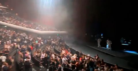 Alerta sísmica suena en pleno show de Miguel Bosé: así reaccionó el público [VIDEO]