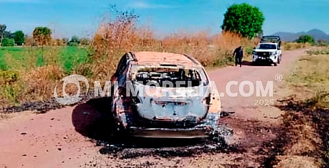 Localizan vehículo calcinado y baleado en Álvaro Obregón