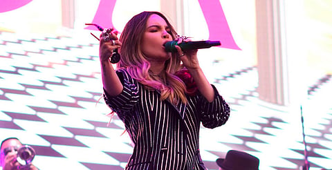 Belinda rindió homenaje a Paquita la del Barrio durante el Vive Latino 
