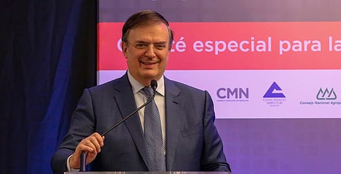 Ebrard viaja a EU para defender exportaciones de autos eléctricos