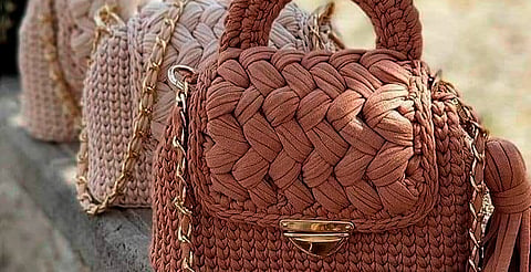 Aprende a tejer bolsas de trapillo en taller gratuito en Morelia