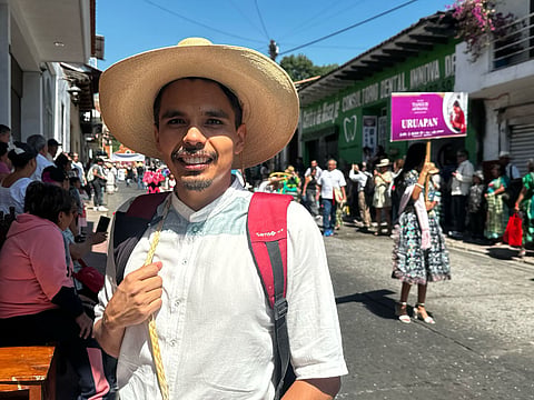 Turistas y visitantes viven la magia del Tianguis Artesanal de Uruapan