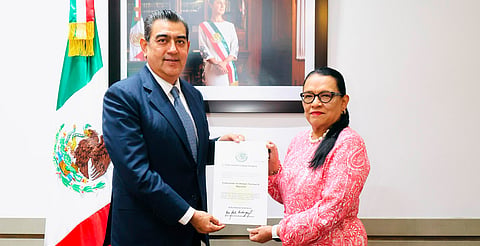 Entregan nombramiento a Sergio Salomón como jefe del INM