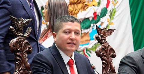 Presenta Vicente Gómez iniciativa para incluir la violencia digital en la Ley de Derechos de NNA