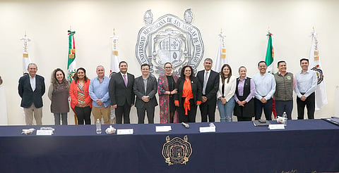 Red Juntos por Michoacán recibe donación de Fuente Digital Braille Espejo