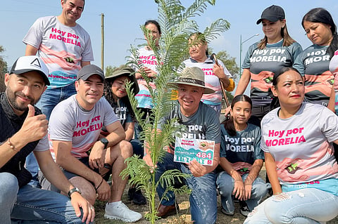 Morelia recibió regalo ciudadano, vecinos plantaron 484 árboles por el aniversario de la ciudad  