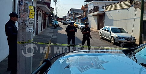 Identifican a mujer asesinada frente a escuela en Uruapan; era empleada del ayuntamiento 