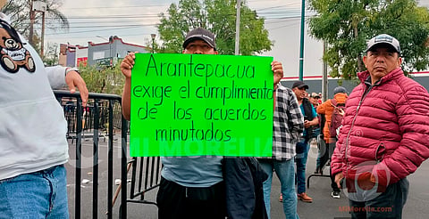 Comuneros de Arantepacua protagonizan disturbios afuera de Casa Michoacán; exigen diálogo con Bedolla