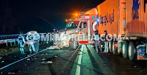 Muere agente de la GN tras choque con tráiler en la autopista Siglo XXI