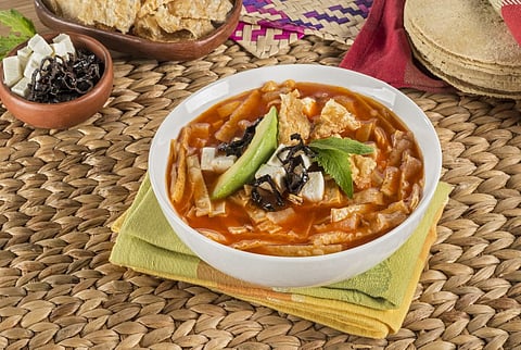 Días nublados se disfrutan más con una sopa tarasca; ésta es la receta
