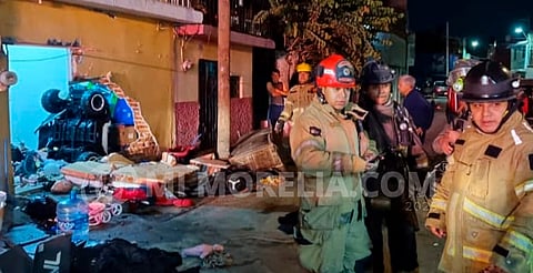 Niña y mujer resultan con quemaduras tras explosión de gas en casa, en Morelia