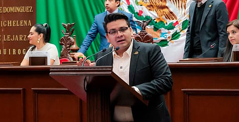 Toño Carreño presenta iniciativa de reforma constitucional para garantizar esquemas completos de vacunación en Michoacán