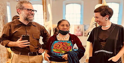 ¡Orgullo michoacano! Rebozo tradicional impacta en icónico museo de Marruecos