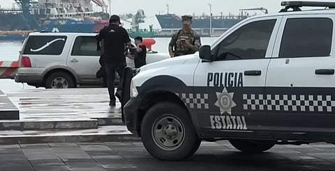 Mueren ahogados en su auto al caer al mar en Veracruz