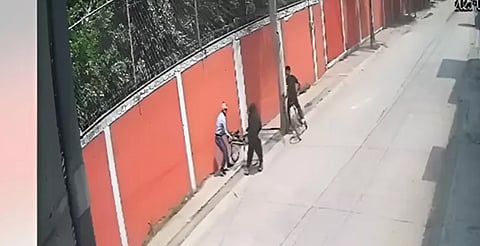 Chavos roban bicicleta a abuelito a plena luz del día en León