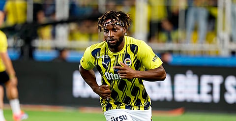 ¡En camino! Allan Saint-Maximin ya estaría viajando a México para firmar con el América 