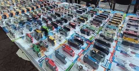 Desde Hot Wheels básicos hasta ediciones premium y piezas de convención, hay opciones para todos los gustos