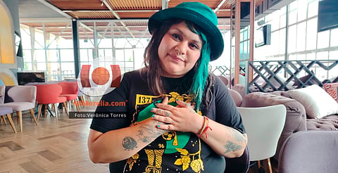 Ms. Yellow, la artista que pinta y protesta contra las redadas y la discriminación en EU