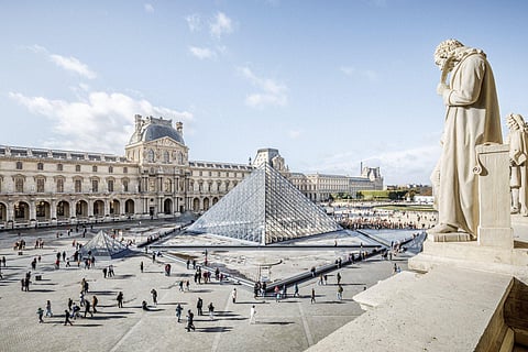 Espectacular robo en París: saquean la Galería de Apolo del Louvre
