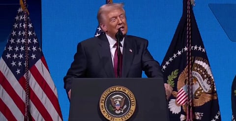 Trump presume crecimiento económico y promete que EU “no será comunista”