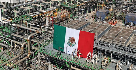 Pemex alcanza 1.4 millones de barriles diarios con siete refinerías activas