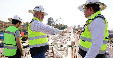 Bedolla supervisa obra del distribuidor de la salida a Pátzcuaro; registra 70 % de avance 