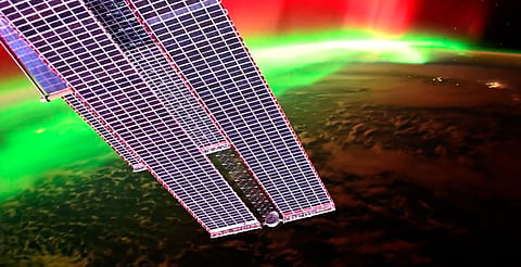 El video ofrece una visión impactante de la interacción entre el Sol y el campo magnético de la Tierra, vista desde el espacio