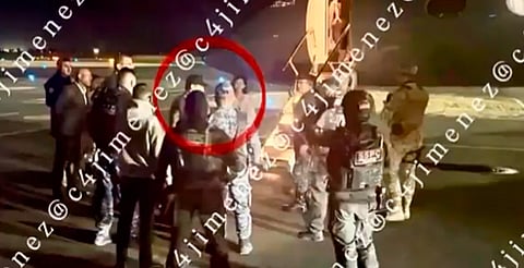 Revelan imágenes del operativo que escoltó a Nodal y Ángela al aeropuerto de Zacatecas tras tiroteo 