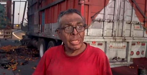 Queman camioneta en bloqueo; era su único sustento