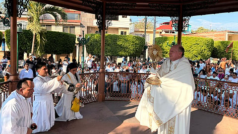 Entre oración y esperanza, Aguililla clama por tranquilidad
